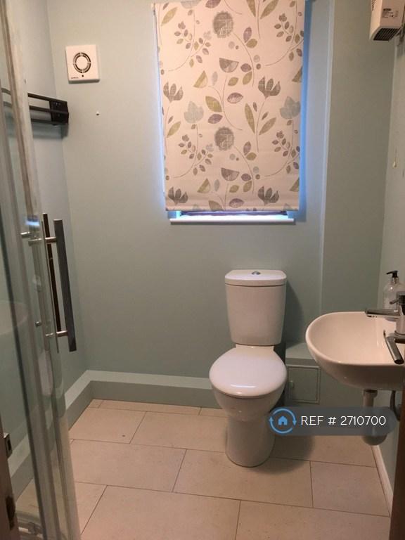 Studio flat in Penlee House, Woking, GU22 (#2710700)