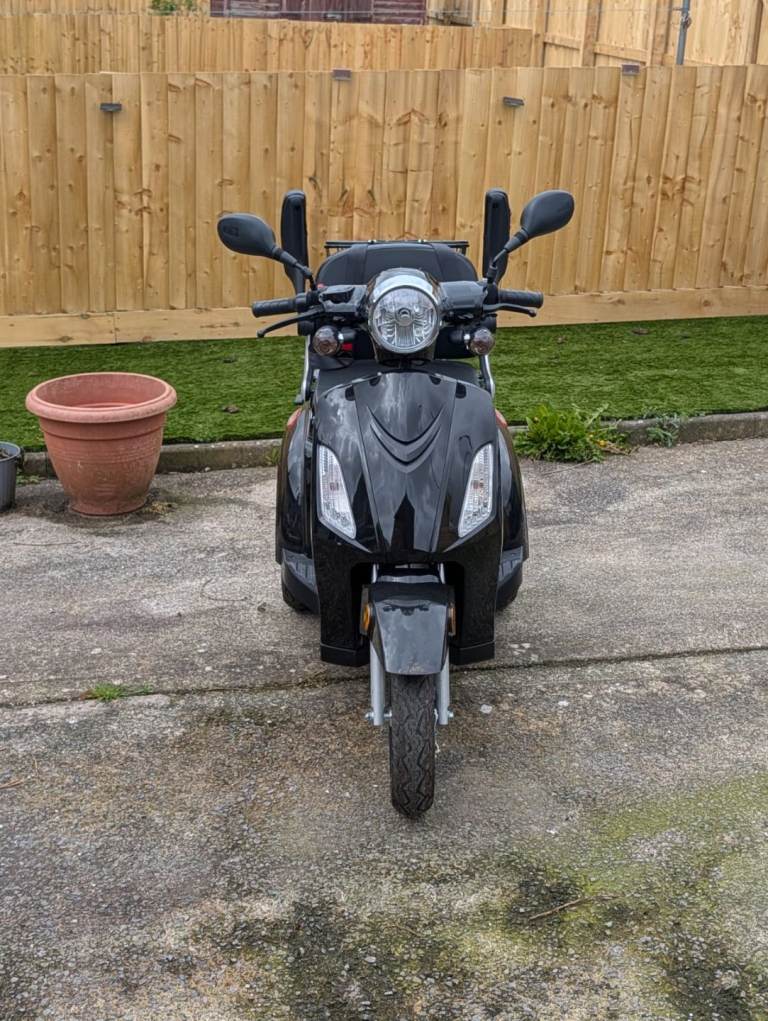 Green power mobility scooter 3 wheels 