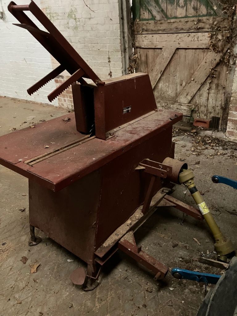 Tractor saw bench 