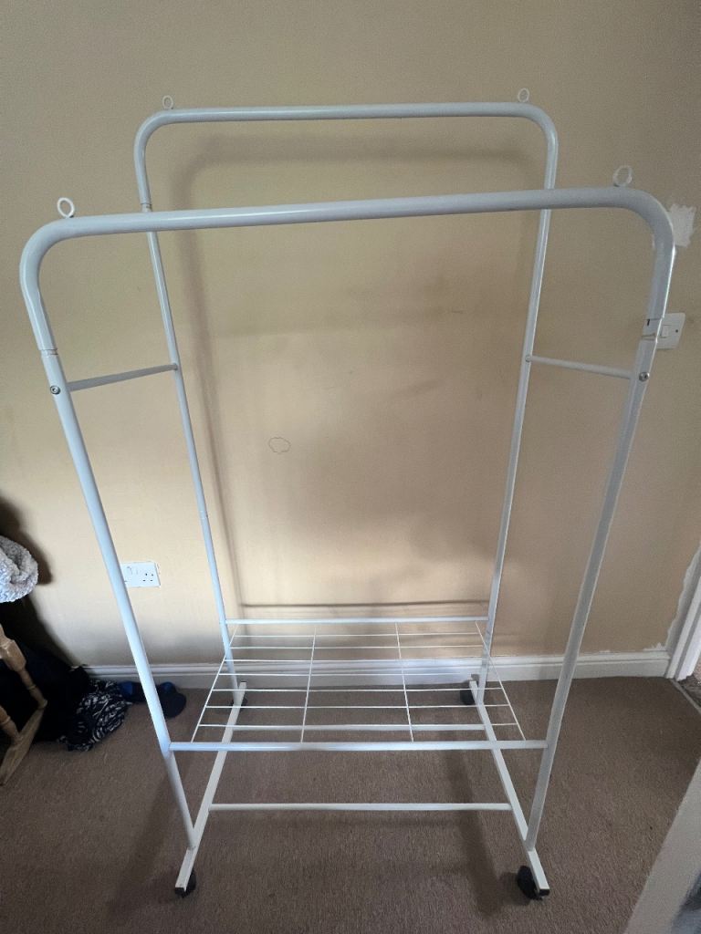 FreeClothes rail 