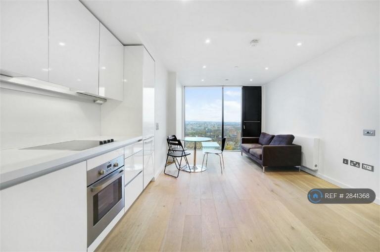 1 bedroom flat in Walworth Road, London, SE1 (1 bed) (#2841368)