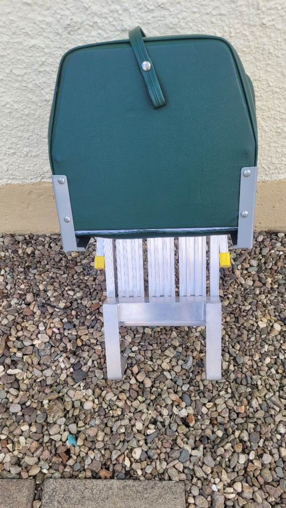 Fishing swiveling boat seat 