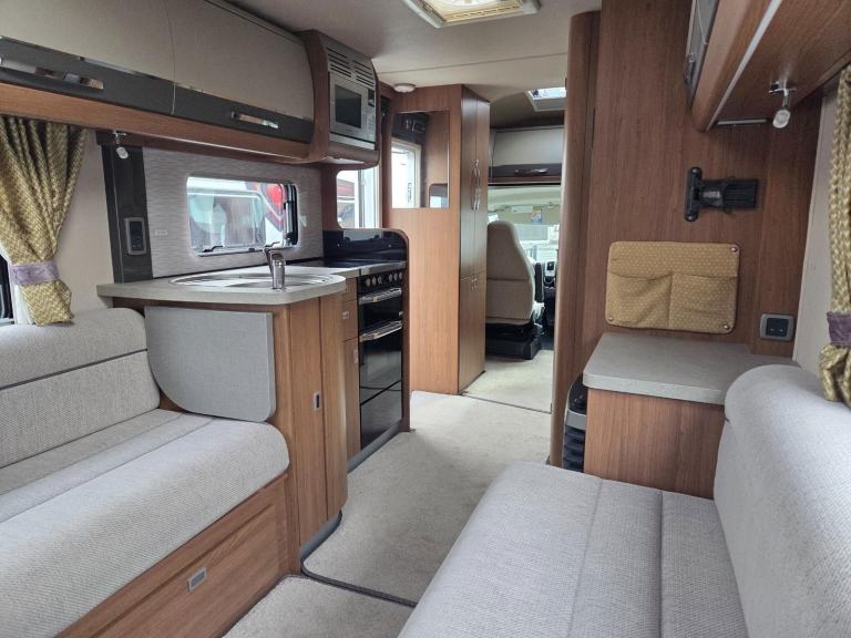 Auto-Trail Apache 634 luxury 2 berth DIESEL MANUAL 2018/18