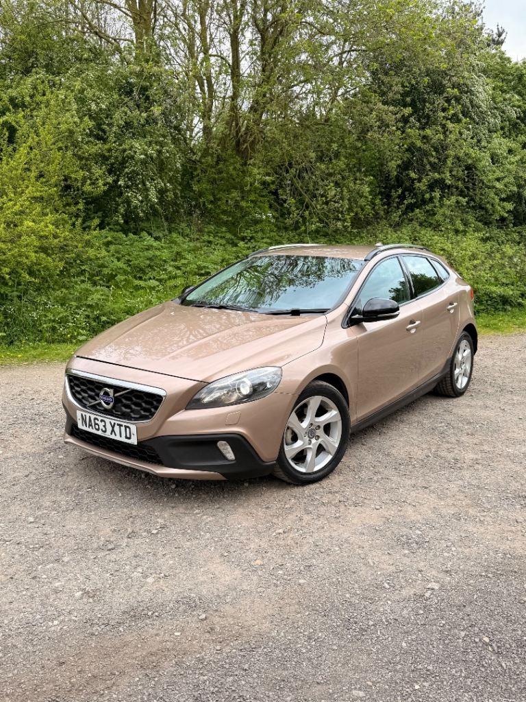 Volvo V40 D2 Powershift Lux (LED Package) *10 Months MOT* FULL HISTORY – £5995