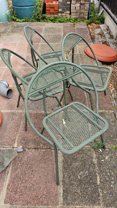 Set of 4 foldable Green Metal Garden Chairs – Fair Condition