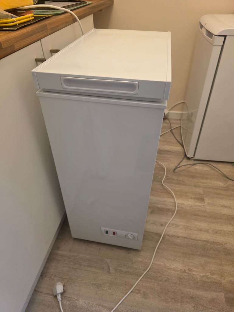 White Freestanding Chest Freezer – Good Condition