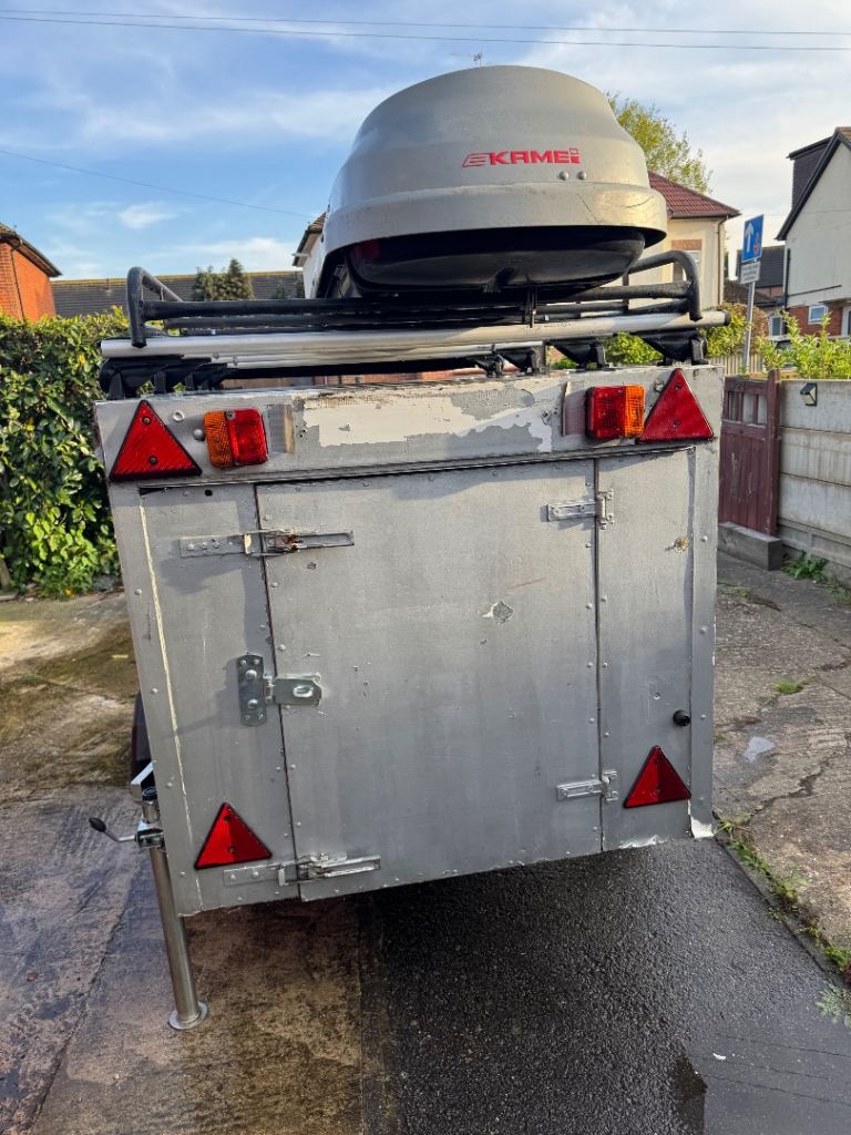 Box trailer with roof rack and top box
