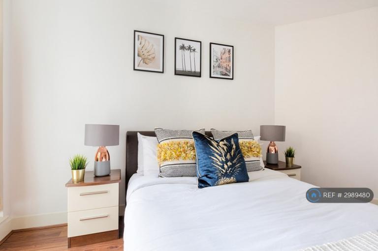 2 bedroom flat in Napier House, London, W3 (2 bed) (#2989480)
