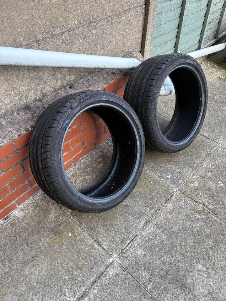 255 x 35 R19 96W XL budget tyres in great condition