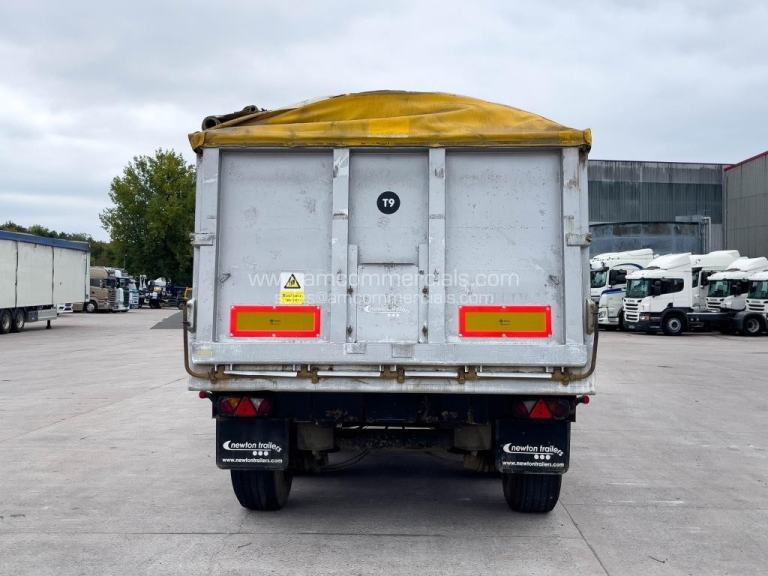 FRUEHAUF BULK TIPPING TRAILER 