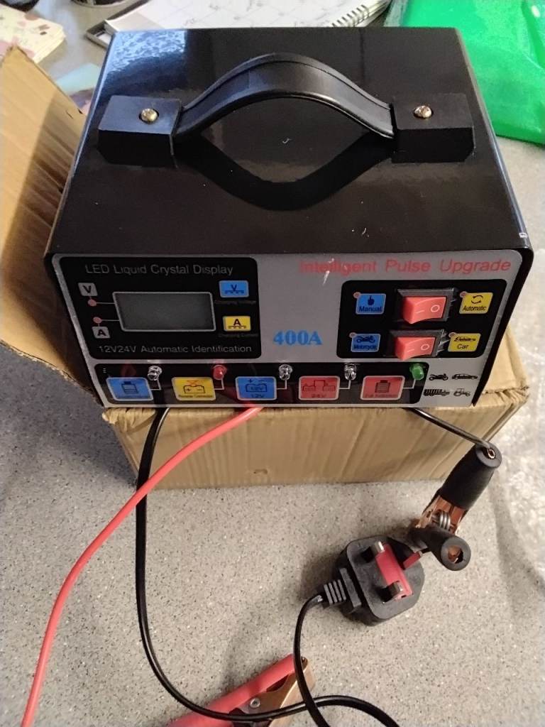 Vehicle battery charger 12v or 24v 400a led display heavy duty croc clips new bargain 