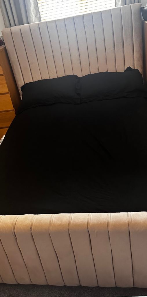 King size bed 