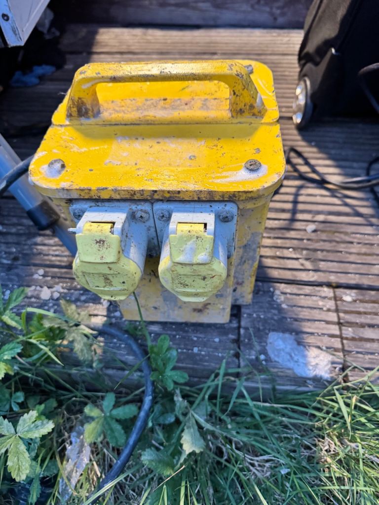 110 V double transformer 