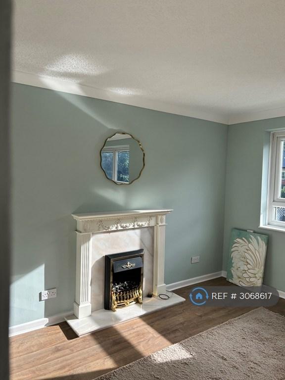 2 bedroom flat in Arran Court, Cheadle Hulme, Cheadle, SK8 (2 bed) (#3068617)