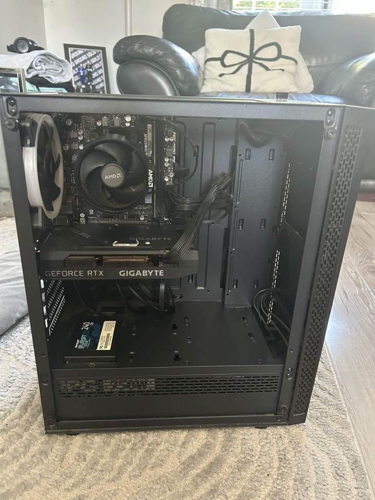Gmaing PC, Nvidia RTX 3060, Ryzen 5 5600X, 16GB DDR4 RAM, 1.24TB Total storage (SSD + HDD)