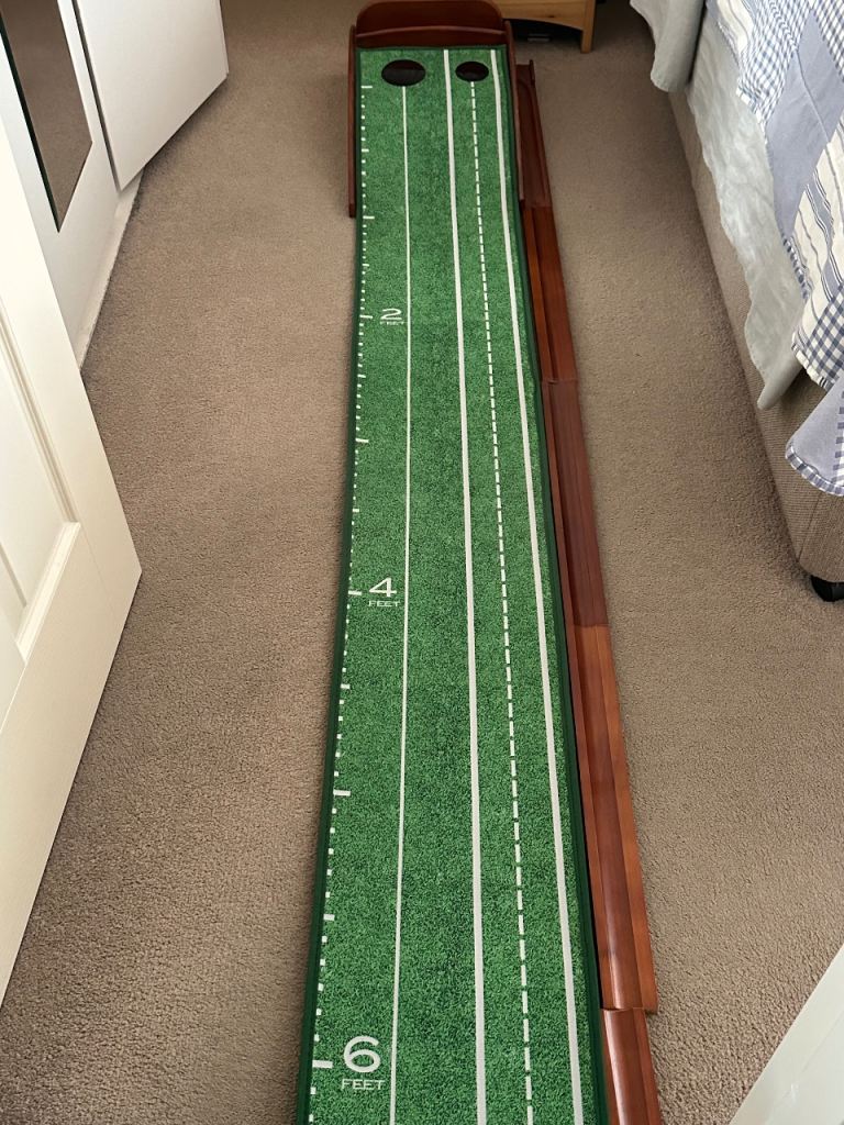 Perfect practice putting mat. Official mat of Dustin Johnson.