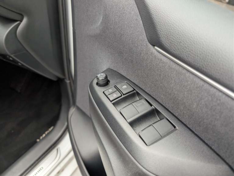 2022 Toyota Yaris 1.5 VVT-h Design Hatchback 5dr Petrol Hybrid E-CVT Euro 6 (s/s) (116 ps) -  HAT...