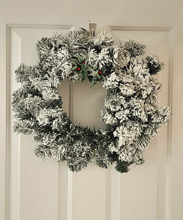 50 cm Diameter Christmas Door Artificial Snow Covered Wreath Decoration Holly Sprig