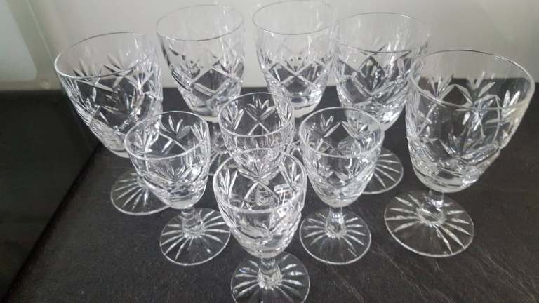 Crystal sherry glasses x 5 and matching liqueur glasses x 4 