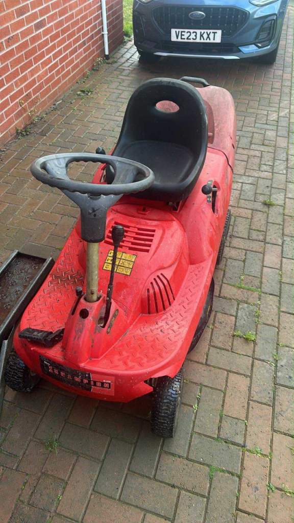 Spaires all repaires ride on mower will need geting going and work on deck £175