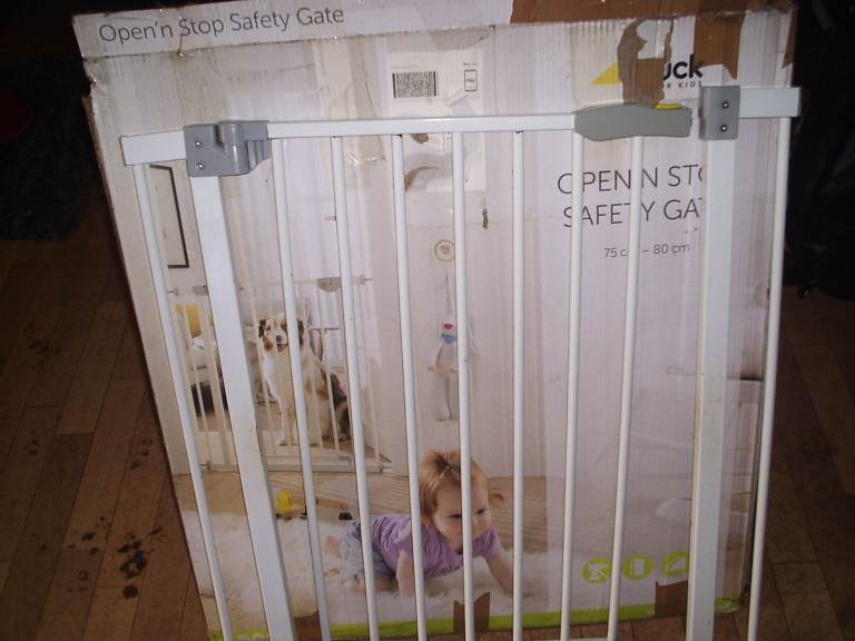FREE STAIR GATE