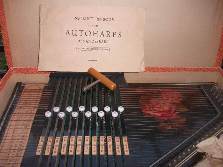image for Vintage Rossetti Autoharp