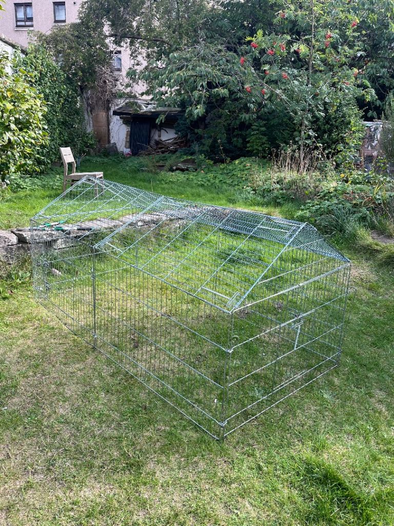 Scratch & Newton 7ft Apex Galvanised Run for rabbits Guinea pigs etc
