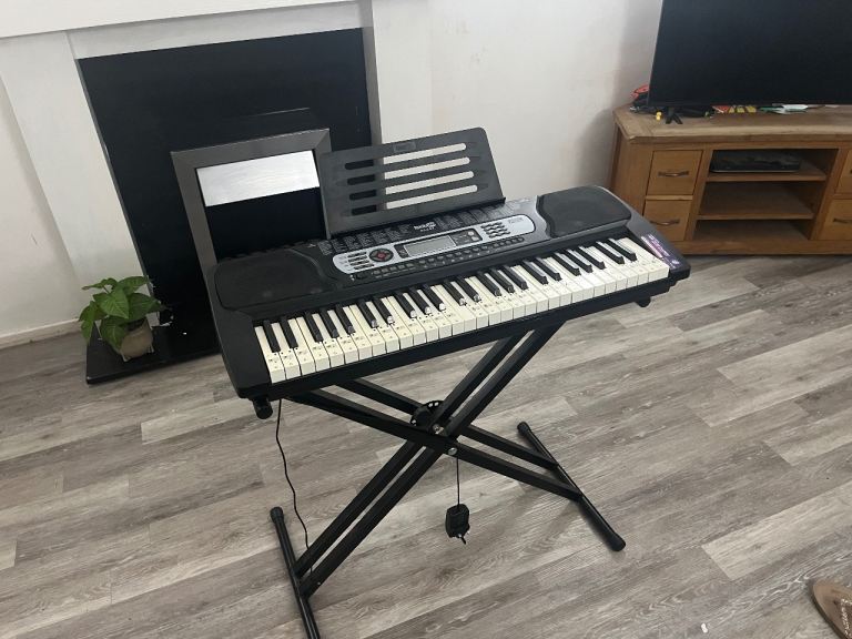 Electric Keyboard with Stand – Good Condition