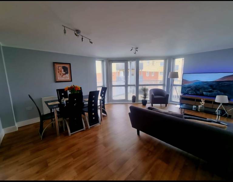 2 bed 2 bathrooms spacious flat, fully furnished