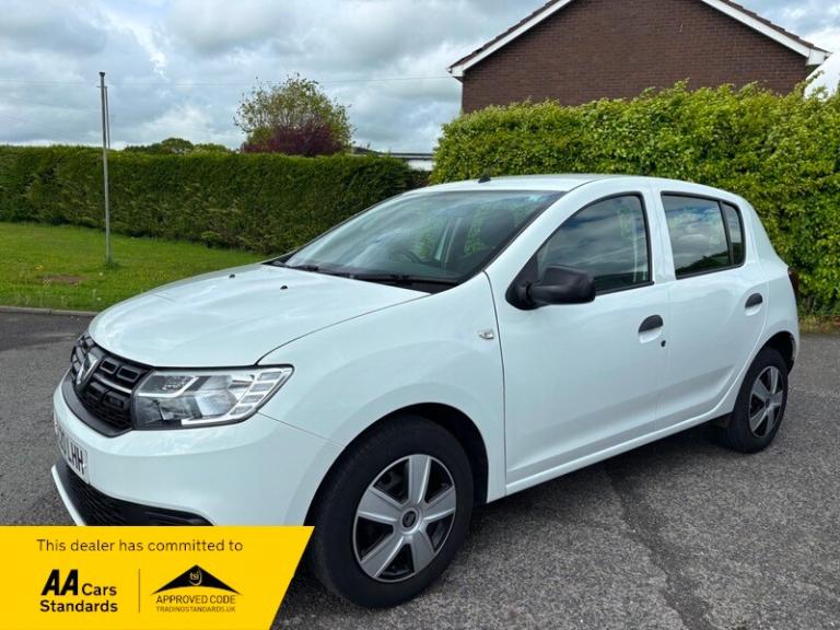 Dacia Sandero ESSENTIAL SCE 9k YES 9 k MILEs 1 OWNER
