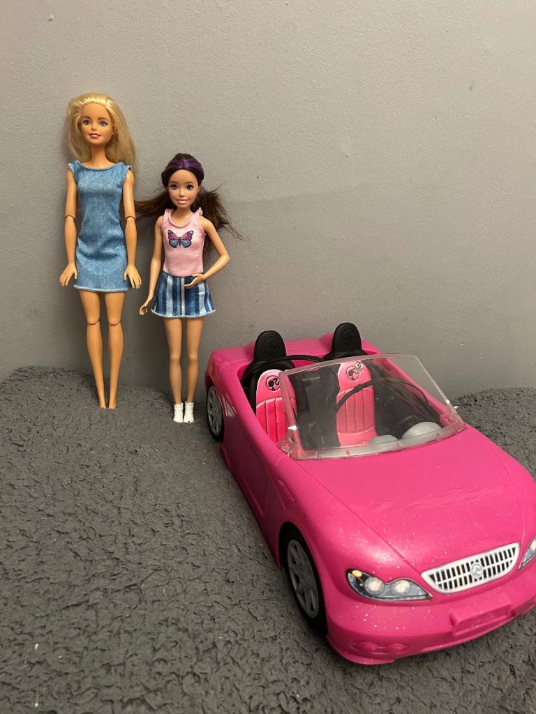 Barbie, skipper and car set