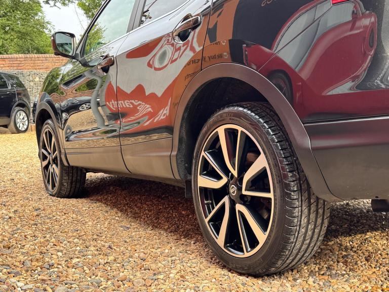 2015 Nissan Qashqai 1.6 DIG-T Tekna 2WD Euro 6 (s/s) 5dr HATCHBACK Petrol Manual
