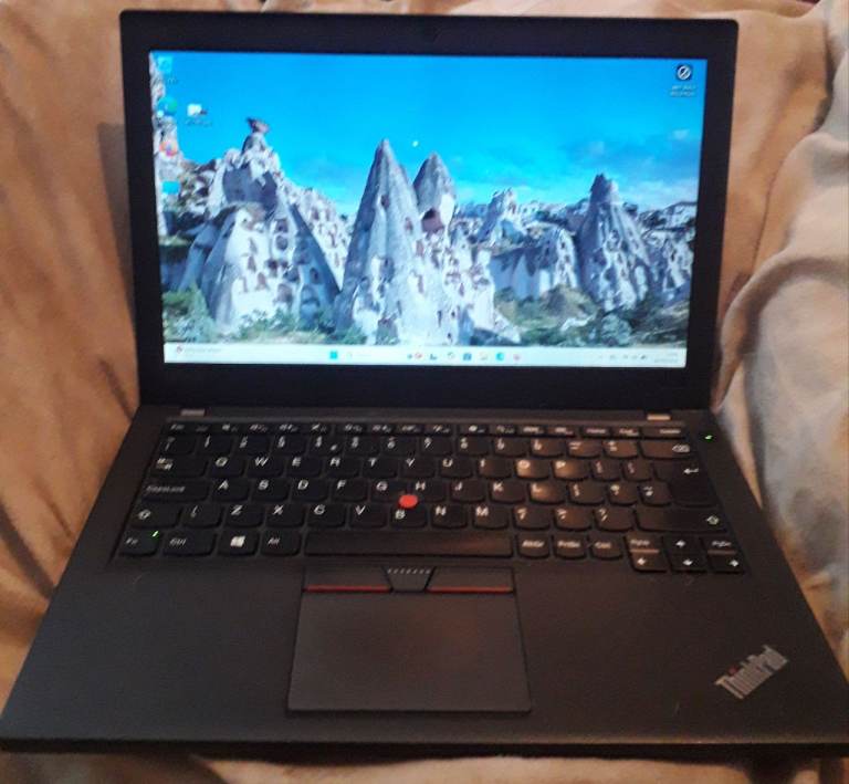 i5 Lenovo 6gen Windows 11 Laptop - 12.5 8gb Ram 256gb SSD - ROBLOX Office School Uni *FREE DELIVERY*
