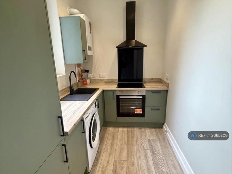 1 bedroom flat in Summerfield Terrace, Aberdeen, AB24 (1 bed) (#3065809)