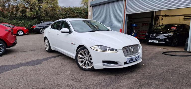 2011 Jaguar XF Premium Luxury D Auto Saloon Diesel Automatic