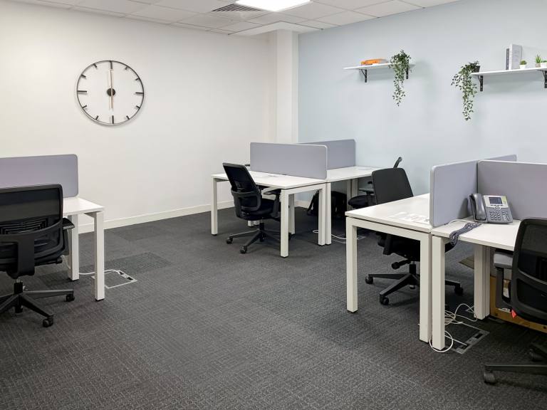Manchester - M50 3UB \ Shared Office Space for Rent