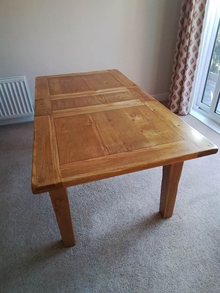 4,6 or 8 seater dining table.