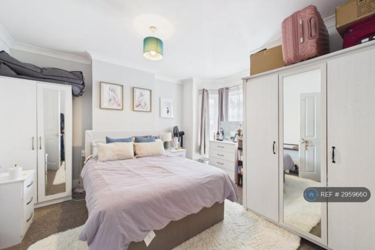 3 bedroom house in Swainstone Road, Reading, RG2 (3 bed) (#2959660)