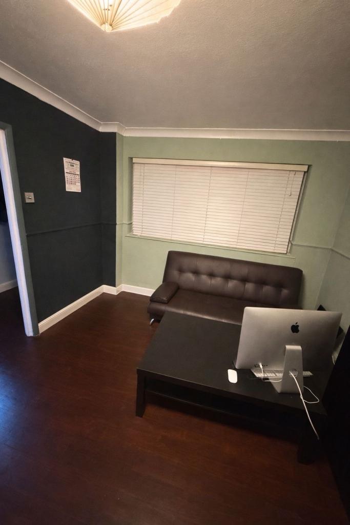 2 bedroom Flat with allocated parking 