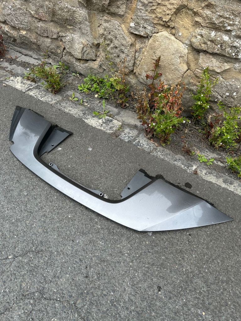 NISSAN LEAF FRONT BUMPER UPPER TRIM CHARGE PORT SURROUND 62320-5SH0C 623205SH0A