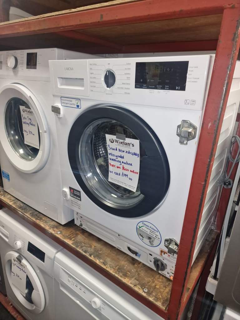 Brand New x Display intragated washing machine £609 online we need £199