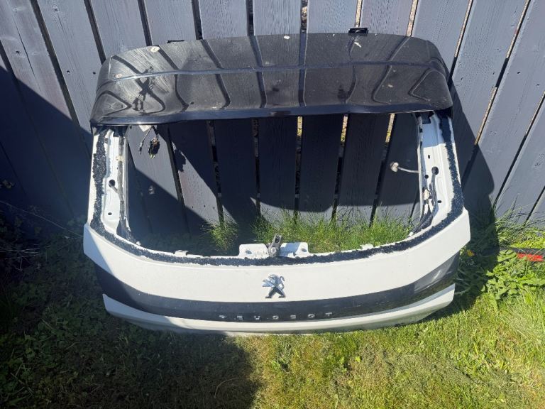 PEUGEOUT 208
