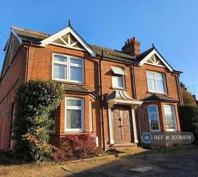 Studio flat in London Road, Chalfont St. Giles, HP8 (#3076978)