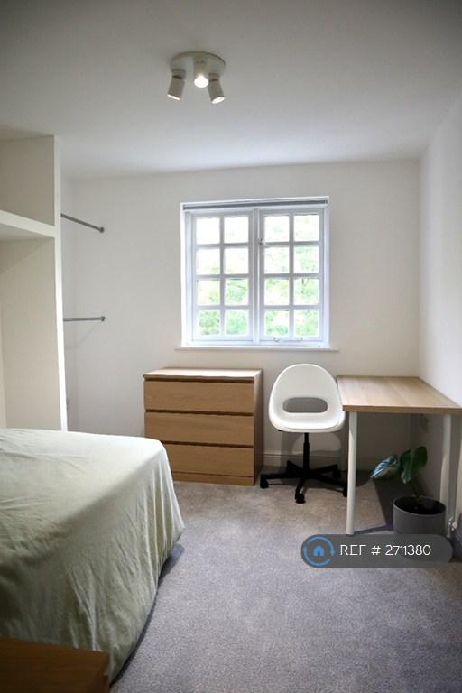 2 bedroom flat in Hadfield Close, Manchester, M14 (2 bed) (#2711380)