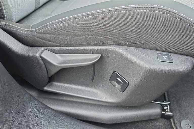 2025 Vauxhall Grandland 1.2 Hybrid [136] Ultimate 5dr e-DCT6 [Pan Roof] HATCHBACK PETROL Automatic