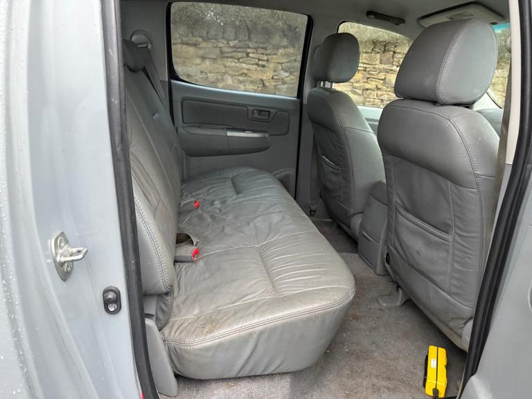 2007 Toyota Hilux INVINCIBLE 3.0D4-D DOUBLE CAB TIPPER MANUAL 4X4 GREY PICK UP Diesel Manual