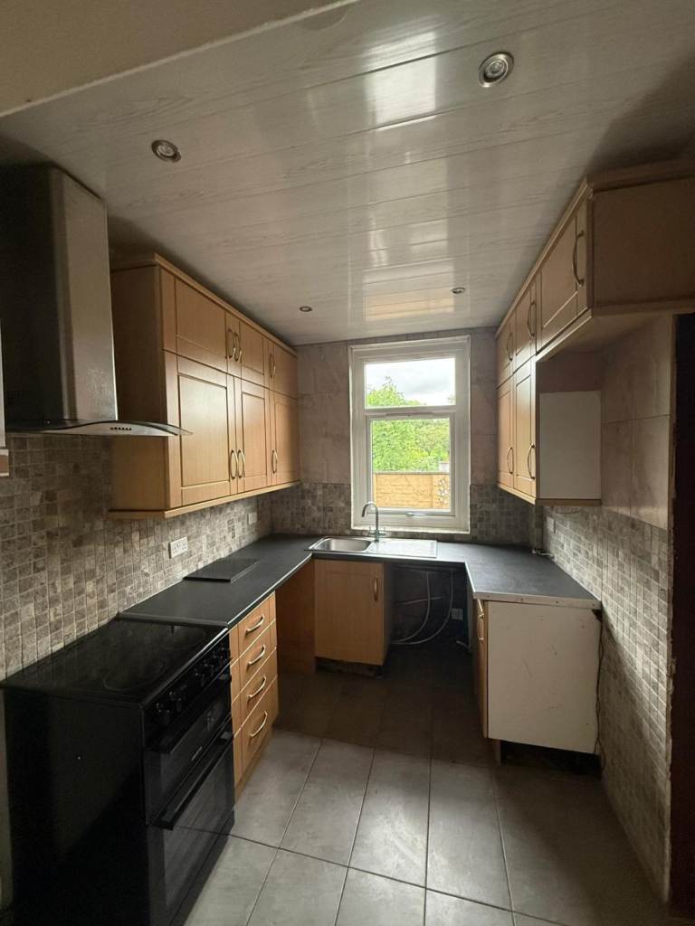 KITCHEN UNITS LIGHT OAK