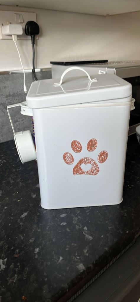 Pet tin food storage 