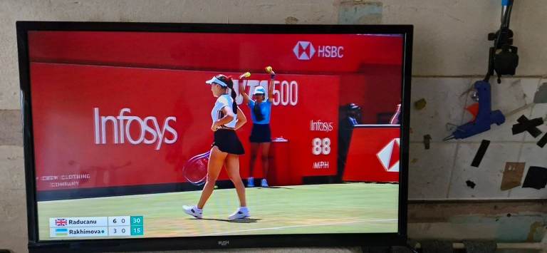32" Freeview hd ready tv with remote. No stand 
