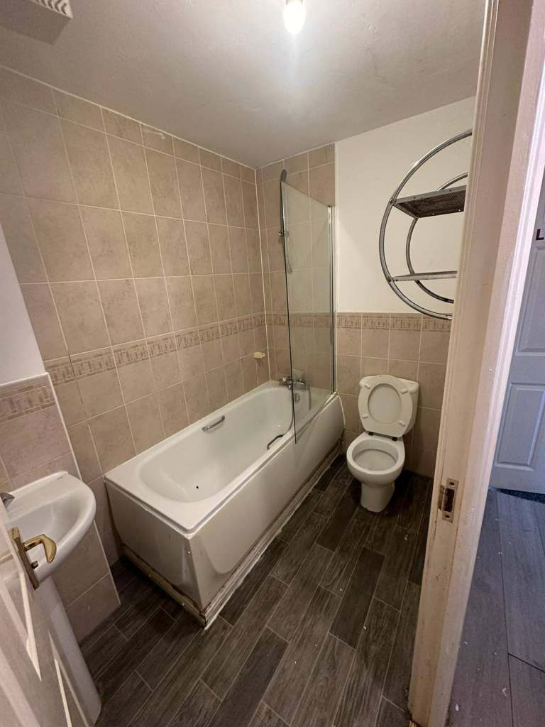 4 Bed 3 Bathroom Terraced House to Rent in Barking, Ilford - IG1 2LB